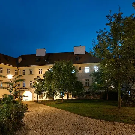 Downtown Mala Strana * براغ